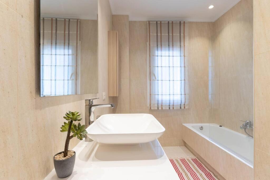 Apartamento Luxury Centro Bilbao Garaje Exterior foto